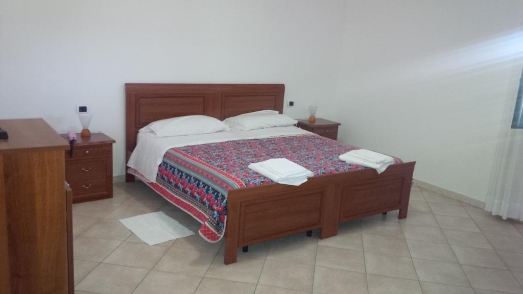 Del Riccio Hotel Martirano Rum bild
